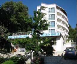 Capitana, 3*