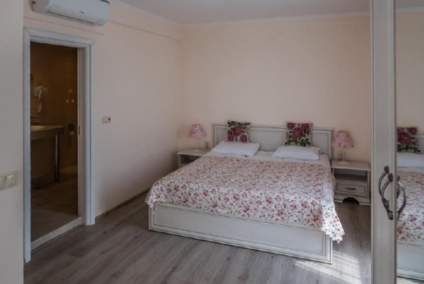 White Rock Castle, 4* White Rock Castle, 4*