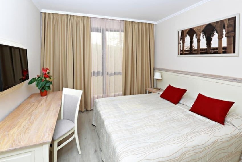 White Rock Castle, 4* White Rock Castle, 4*