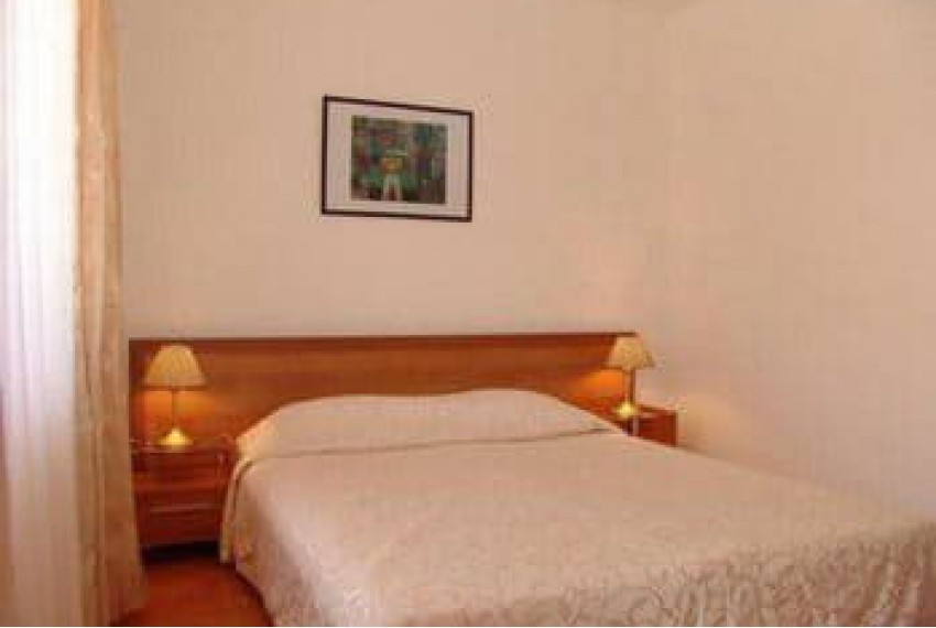Efir 1, 3* Efir 1, 3*