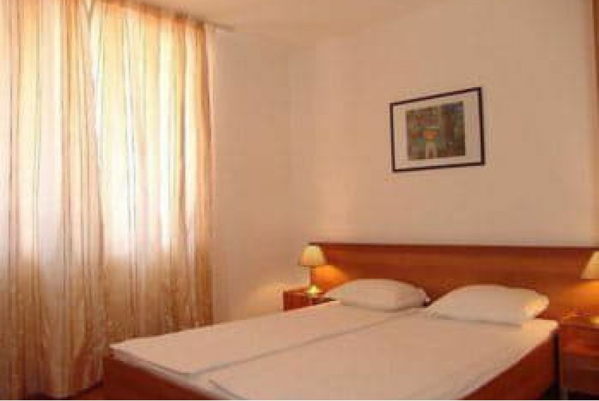 Efir 1, 3* Efir 1, 3*