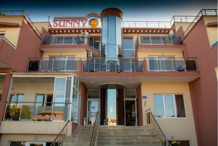 Sunny, 3* Sunny, 3*