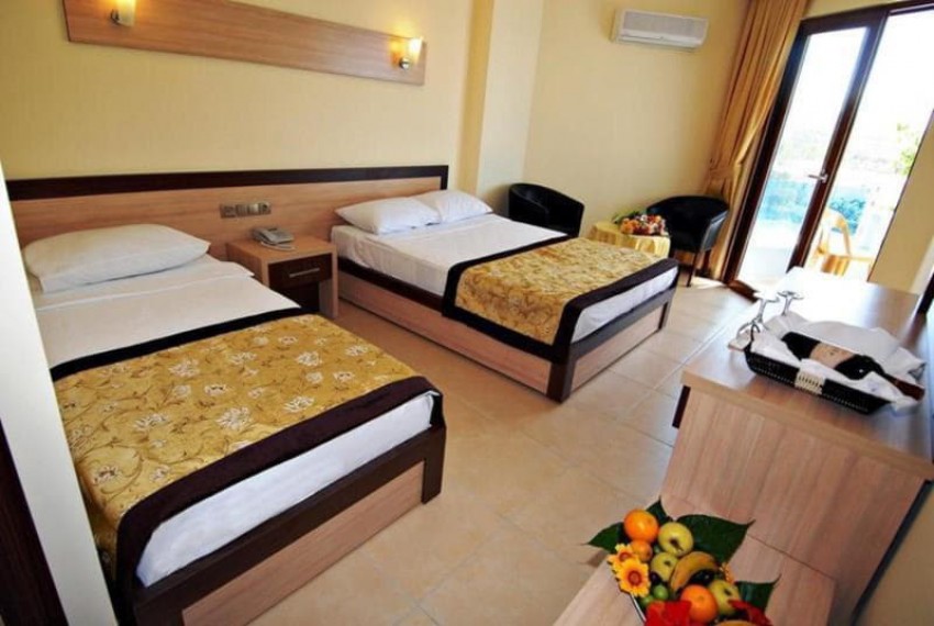 Caretta Beach, 4* Caretta Beach, 4*