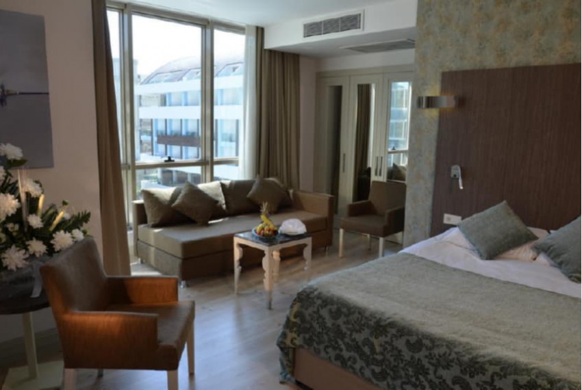 Port Side, 5* Port Side, 5*