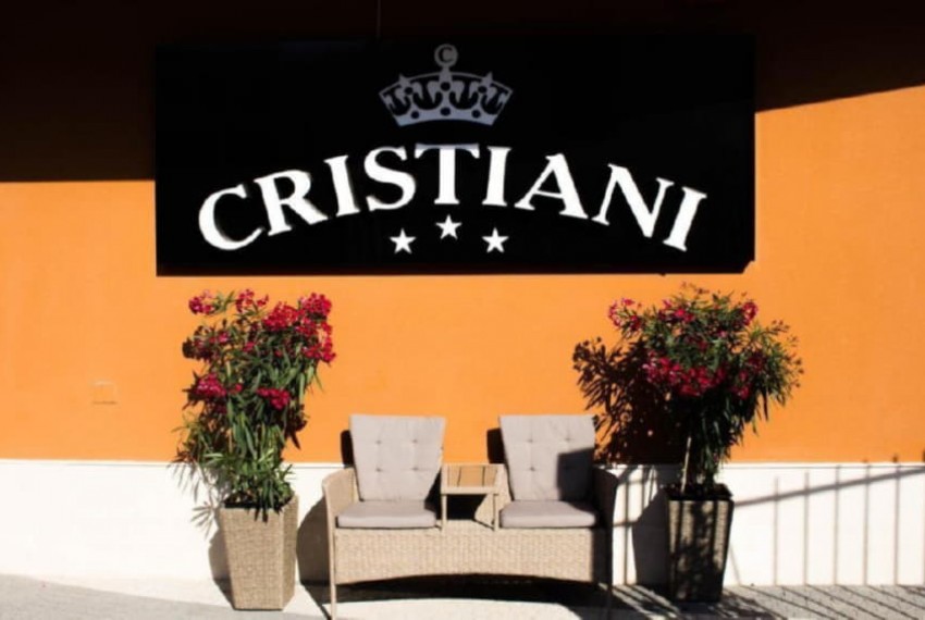 Cristiani, 3* Cristiani, 3*