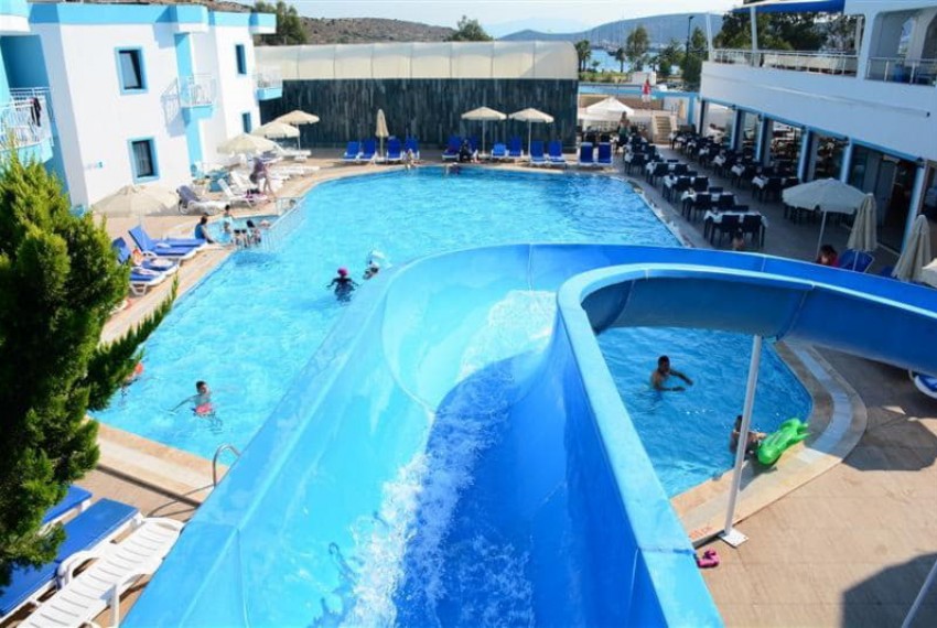 Hira Beach Hotel, 4* Hira Beach Hotel, 4*
