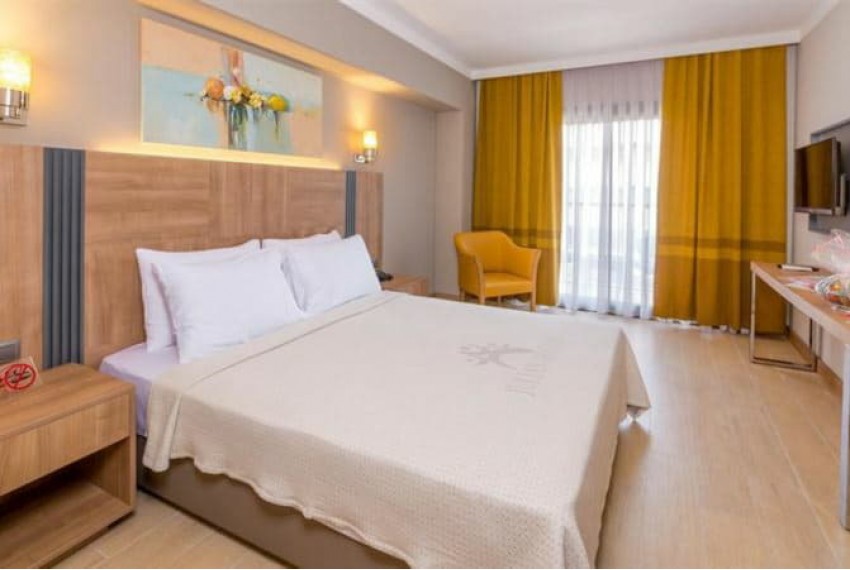 Julian Marmaris, 4* Julian Marmaris, 4*