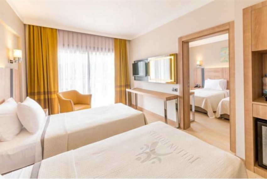 Julian Marmaris, 4* Julian Marmaris, 4*