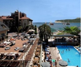 Ambassador Plaza Hotel, 4*