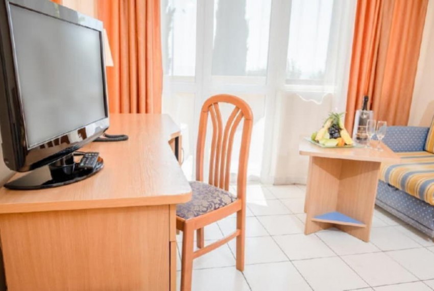Dolphin Hotel, 4* Dolphin Hotel, 4*