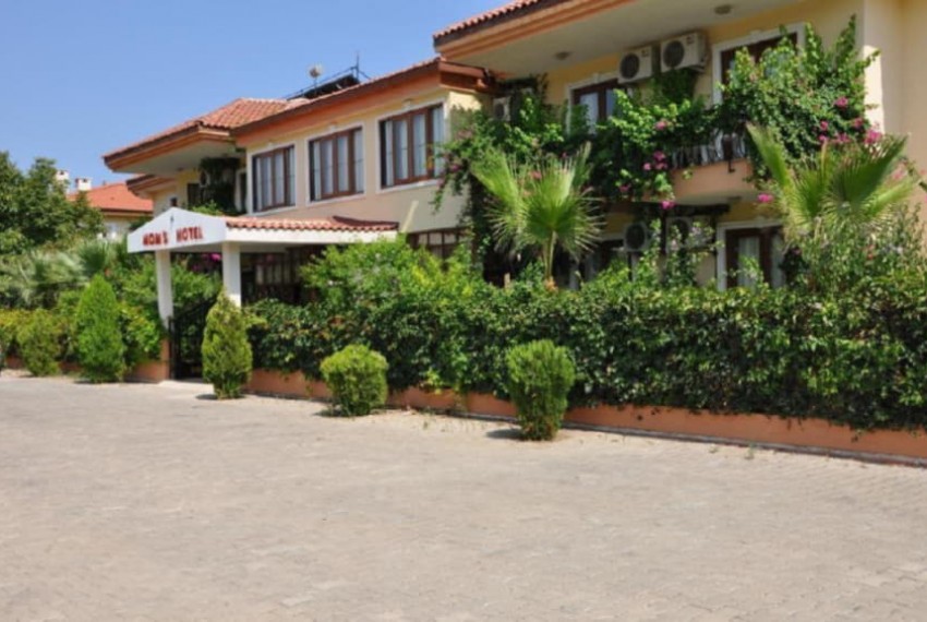 Mom's Hotel, 3* Mom's Hotel, 3*