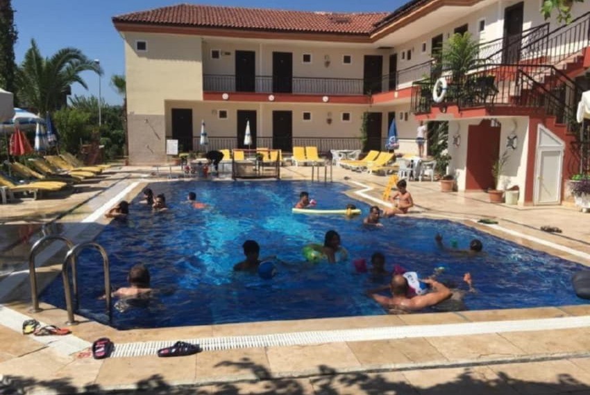 Mom's Hotel, 3* Mom's Hotel, 3*