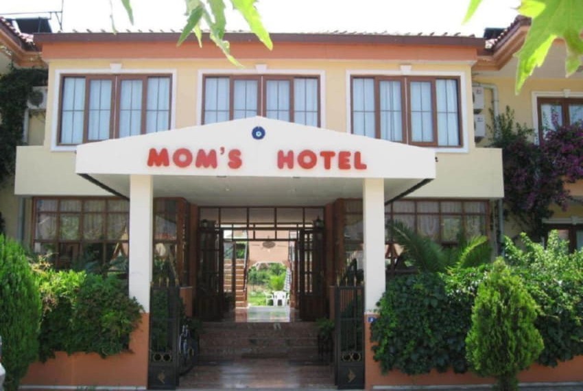 Mom's Hotel, 3* Mom's Hotel, 3*