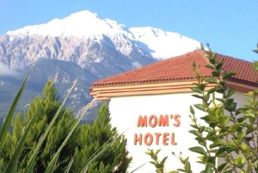 Mom's Hotel, 3* Mom's Hotel, 3*