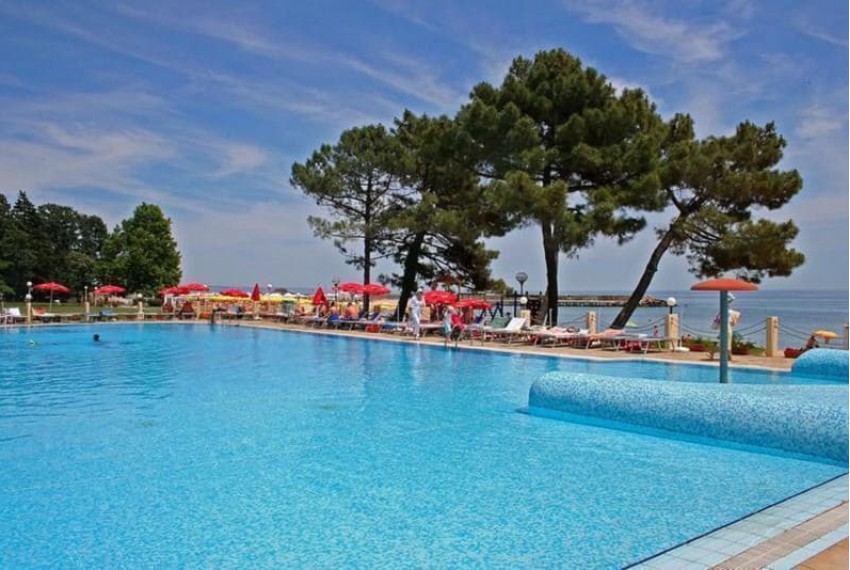 Lotos, 3* Lotos, 3*