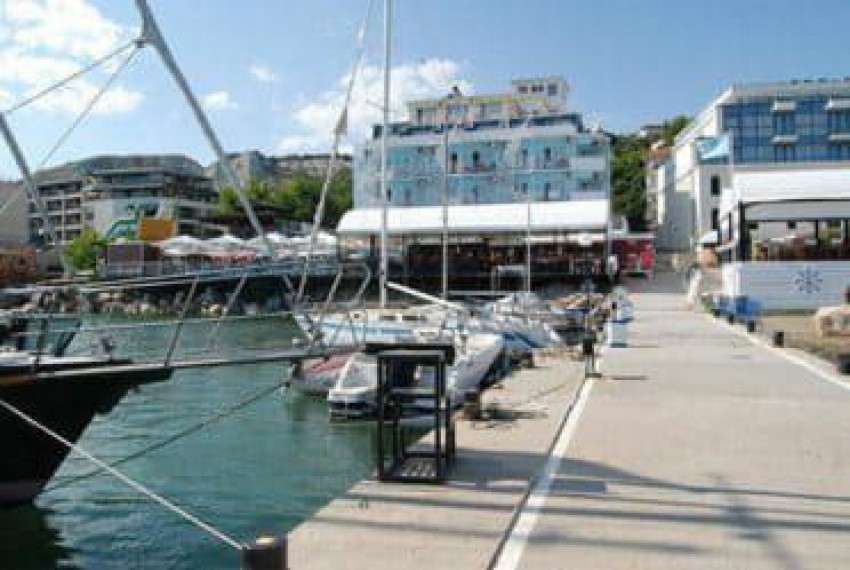 Lotos, 3* Lotos, 3*