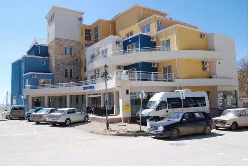 Lotos, 3* Lotos, 3*