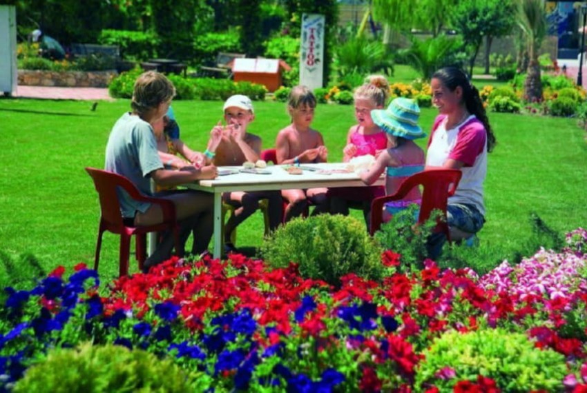 Titan Garden Club, 4* Titan Garden Club, 4*