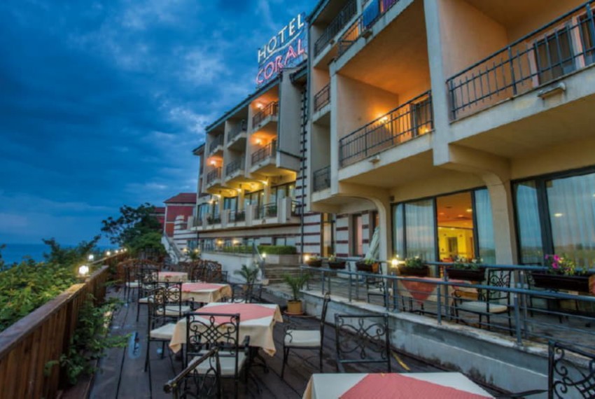 Coral, 3* Coral, 3*